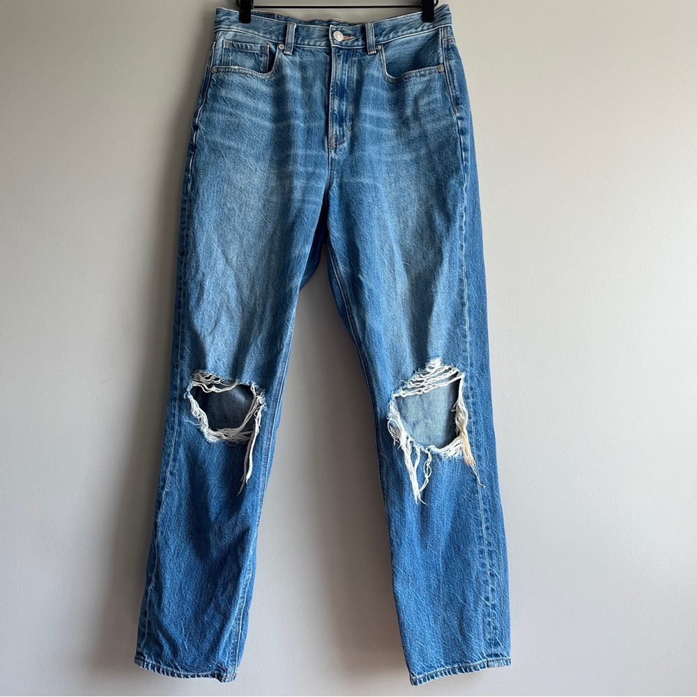 American Eagle highest rise mom blue jeans women 6 regular distressed denim rips